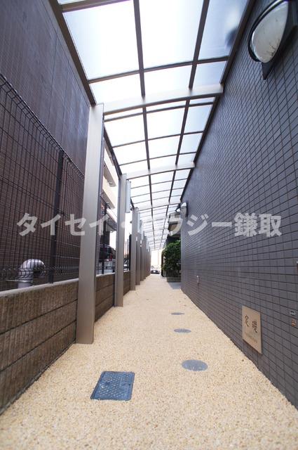 芝コーポ５号館0408号室 エントランスまで屋根があり雨の日も快適です