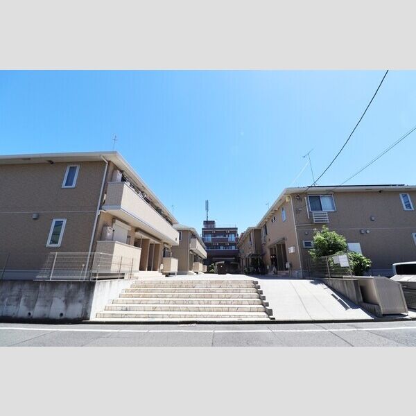 ディアベルジュ湘南台　壱番館・弐番館・参番館 壱・弐・参・四　共同エントランス