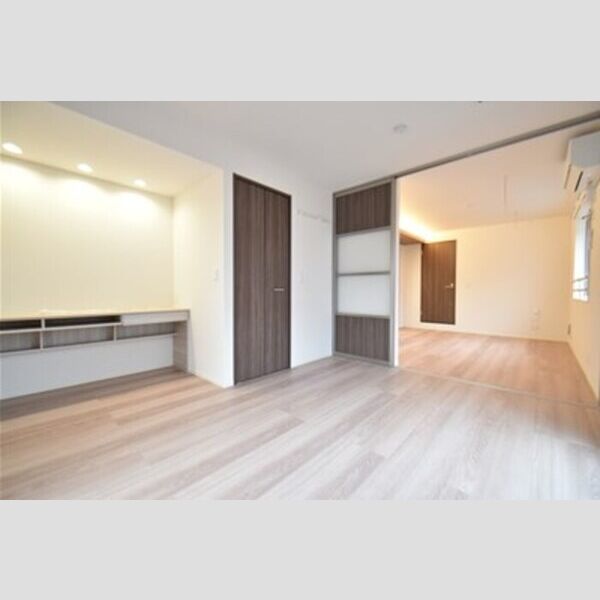 Same sky202号室 居室とリビングダイニング