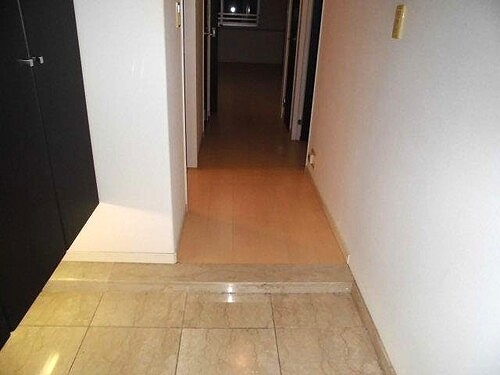 サーパス柏イーストテラス5階 共有部からの室内　※2025年12月撮影