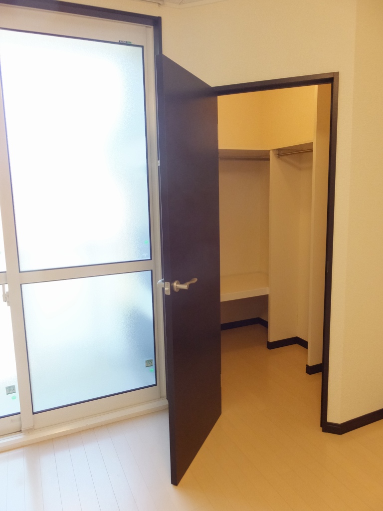 レオネクスト北鴻巣103号室 ウォークインクローゼット付きのお部屋です。