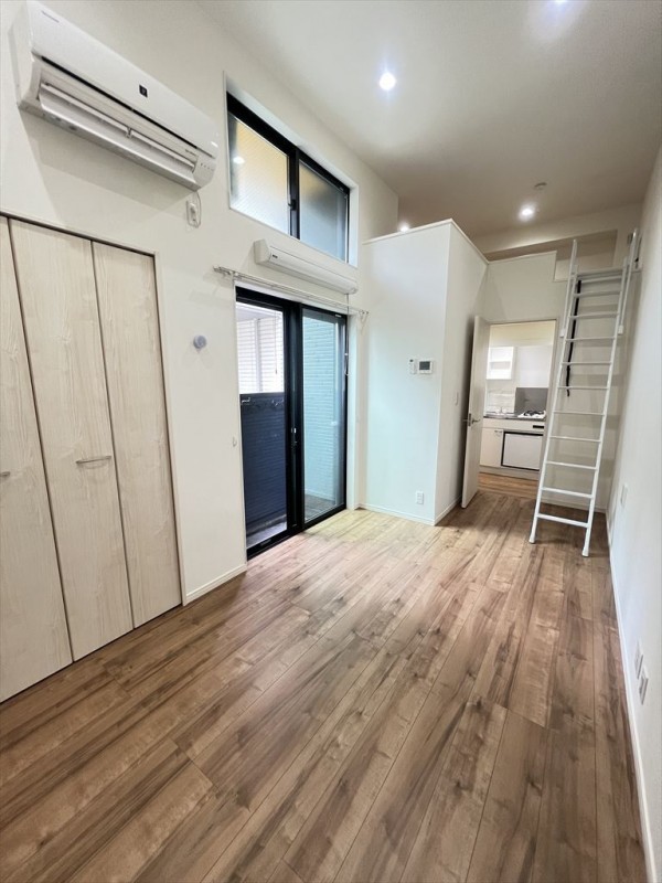 ＣＲＡＳＴＩＮＥ蕨1階 リビング