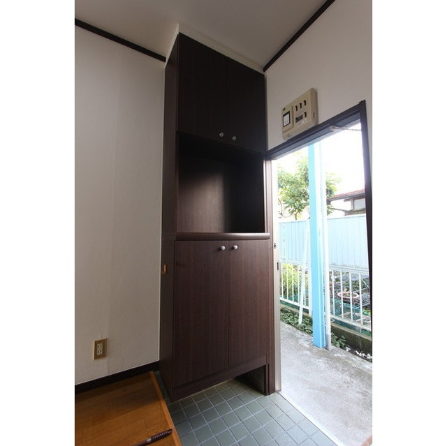 ティアラ湘南辻堂102号室 下駄箱