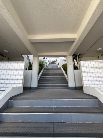 スカイコート横浜富岡 エントランス