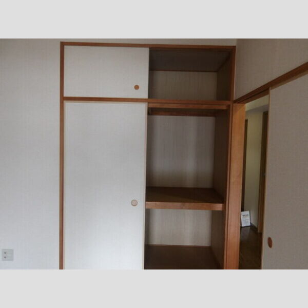 ルーチェ緑が丘　B 押入