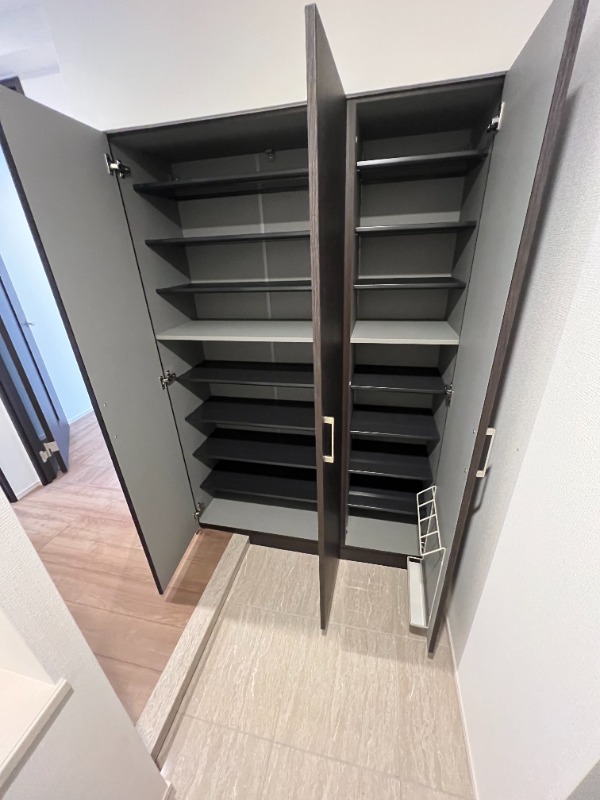 CREALpremier西馬込1階 下足入れ