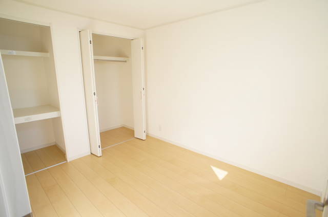 南生実町貸戸建２号棟 リビング