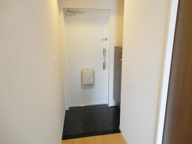 Ｒｏｍａｎｔｉｓ　Ｋａｗａｇｕｃｈｉ（ロマンティス　川口） 玄関（下足箱あり）