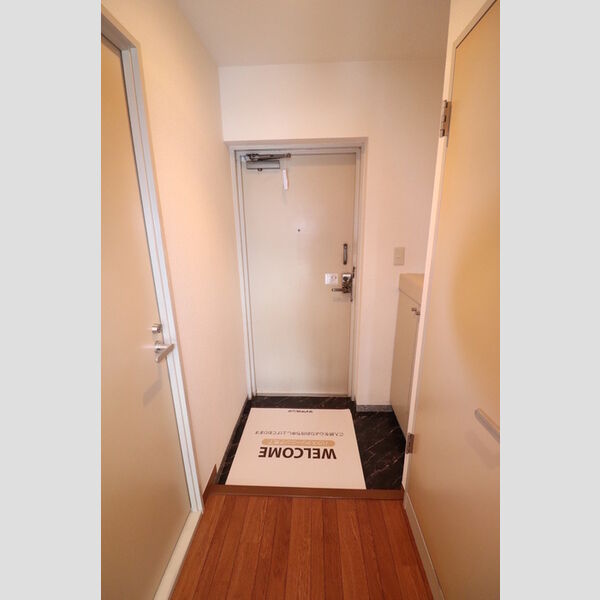 ロワール赤塚 玄関