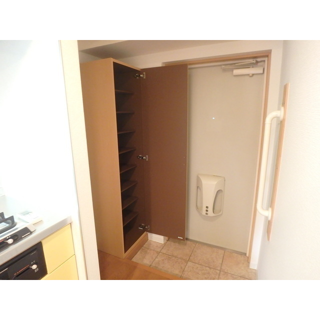 ブレクレール湘南206号室 玄関