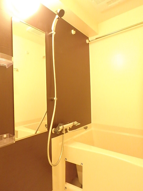 ガーラ新横浜グランドステージ2階 日々の疲れを癒すお風呂付です