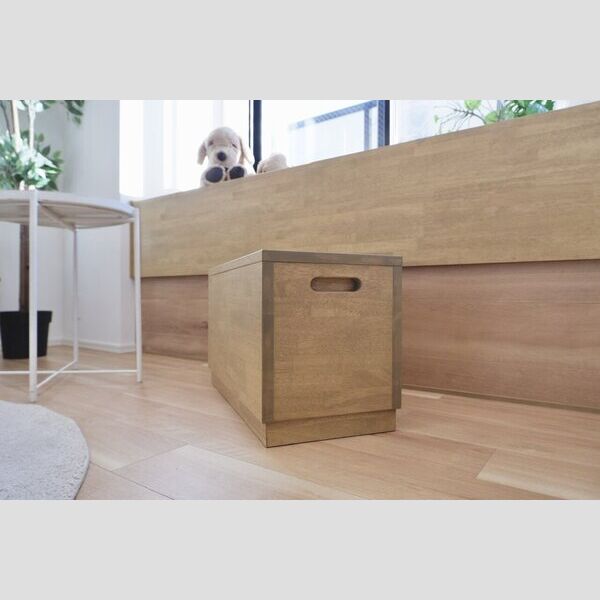 プライムメゾン森下WEST413号室 カウンター　バルコニーへ上がるステップ台は可動式です。