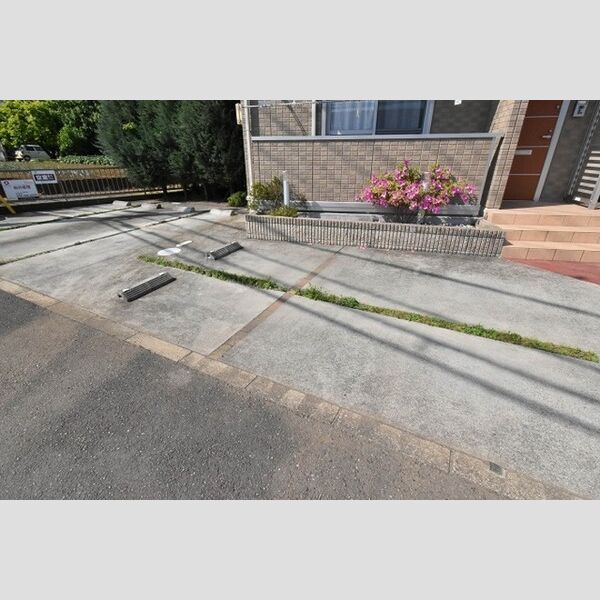 オークリーフ 駐車場