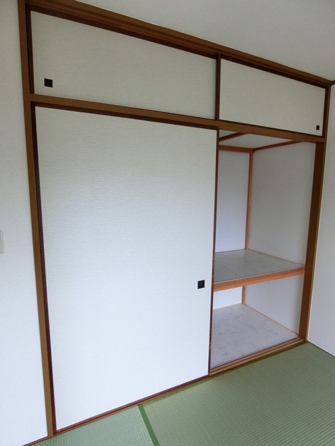 カサベルデポラール0303号室 収納