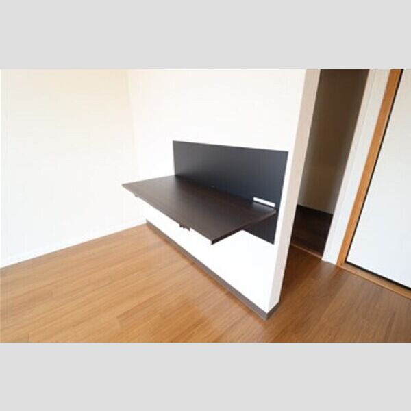 ハートリーフレジデンス207号室 ワークデスク