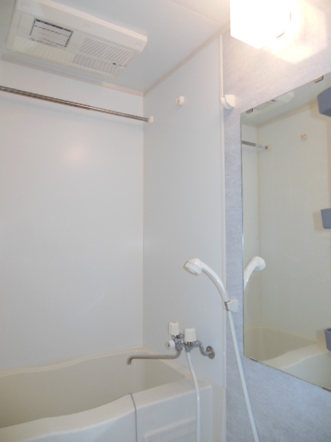 ガーラ・ステーション新宿御苑前6階 落ち着いた空間のお風呂です