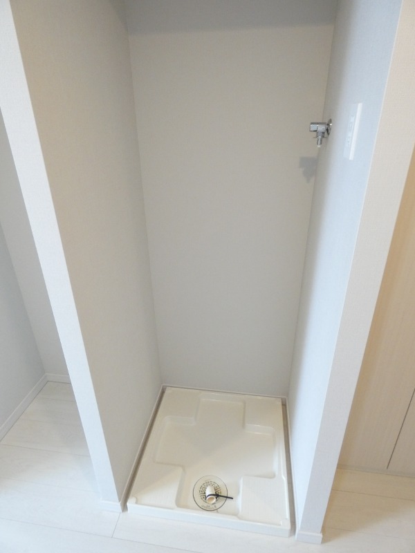 IL MEZZO DI TOKYO，UNO7階 室内洗濯機置き場