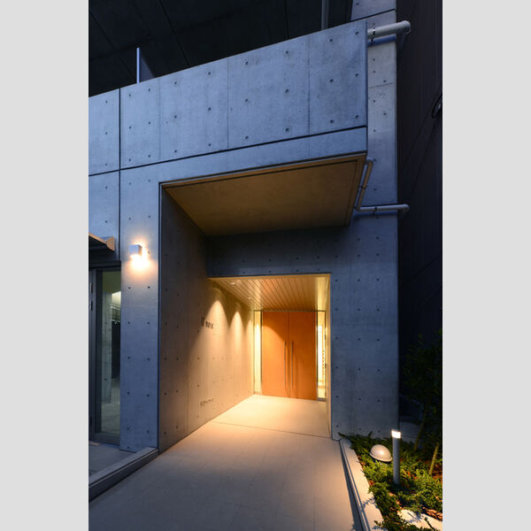 G'-note303号室 エントランス夕景