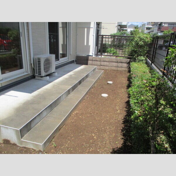 リビングタウン南花島　C102号室 専用庭