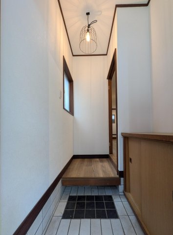 やすらぎの家　リノベ戸建　志木 シンプルで洗礼された玄関