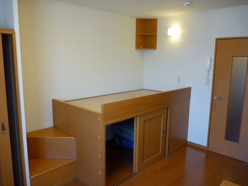 レオパレス岡102号室 寝室