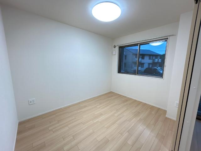 サウスヒル藤吉102号室 洋室