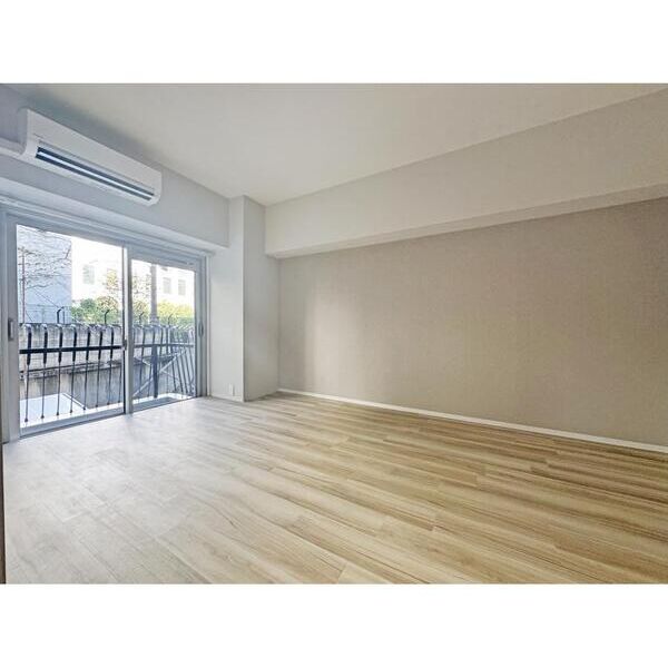 秀和第二南平台レジデンス リビング