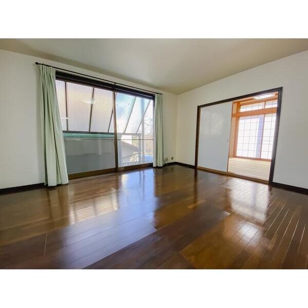 千葉市中央区松ヶ丘町貸家(JTI)1号室 リビング