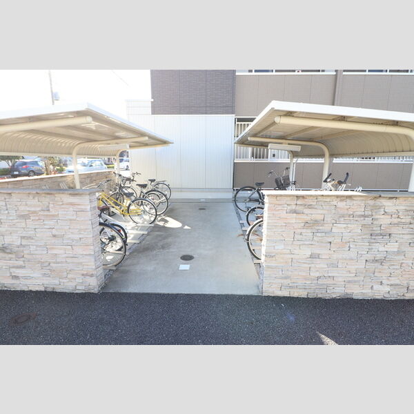 曙マンション　Ⅱ 屋根付きの駐輪場です!