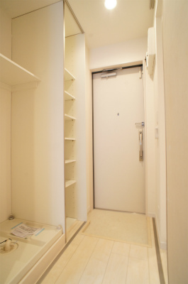 リブリ・アクシオン 玄関