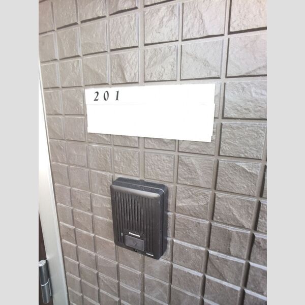 フェリシアKarakida ルームプレート&建物内インターホン(建物内はモニターはありません)