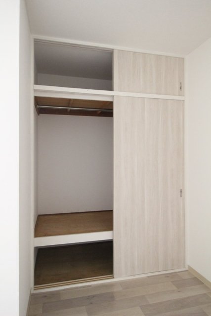 カーサマキ 洋室①クローゼット