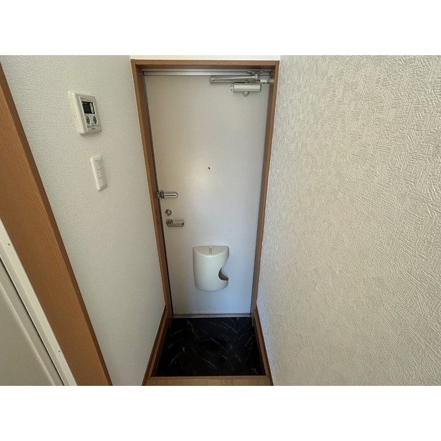 フラット中野101号室 玄関