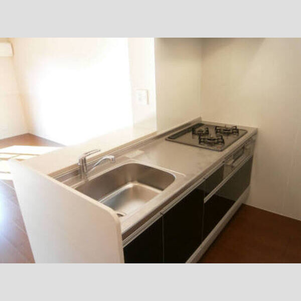 プリムヴェール302号室 対面キッチンに3口ガスコンロ