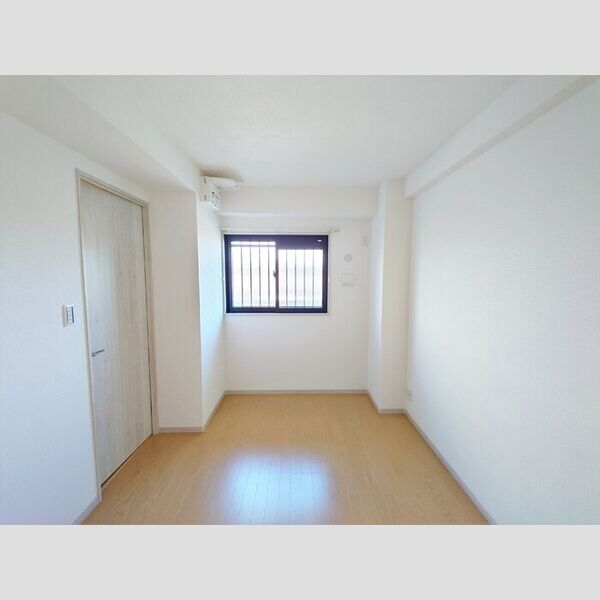 グランヴェールにしすな303号室 洋室6帖