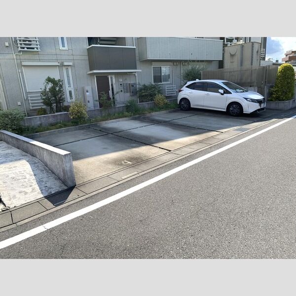 ヘリオス吉川美南　ヘルメス 駐車場