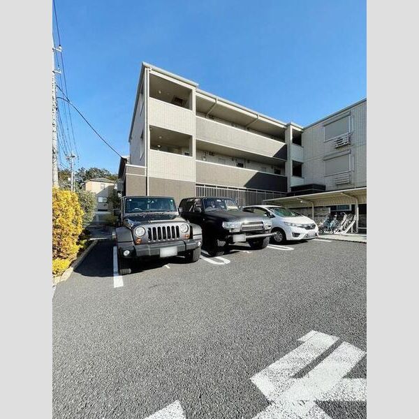 プレシャスガーネット206号室 駐車場