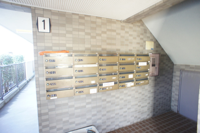 ソイ・コート幕張0105号室 集合ポスト