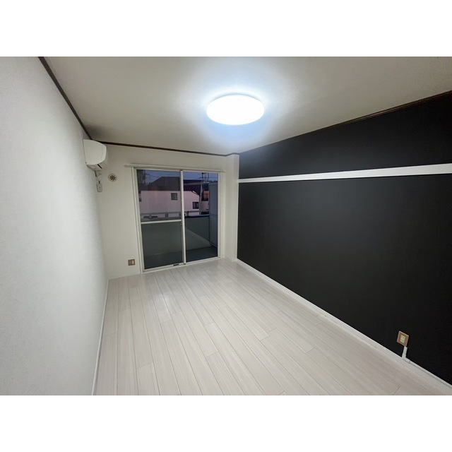 シャトーロマネ304号室 リビング