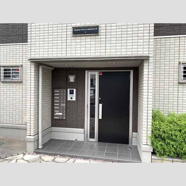 ロイジェントパークス レイクタウン Ⅲ　A エントランス