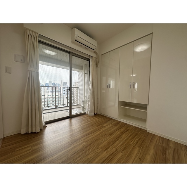 ダイナシティ新中野 約4帖の収納付きの洋室◎