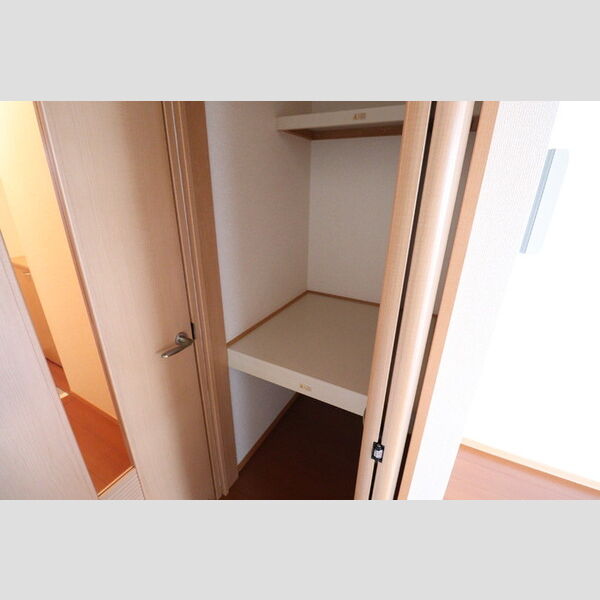 ヴィオレシャトー101号室 収納