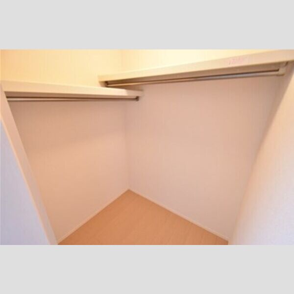 グランイーグルB101号室 ウォークインクローゼット