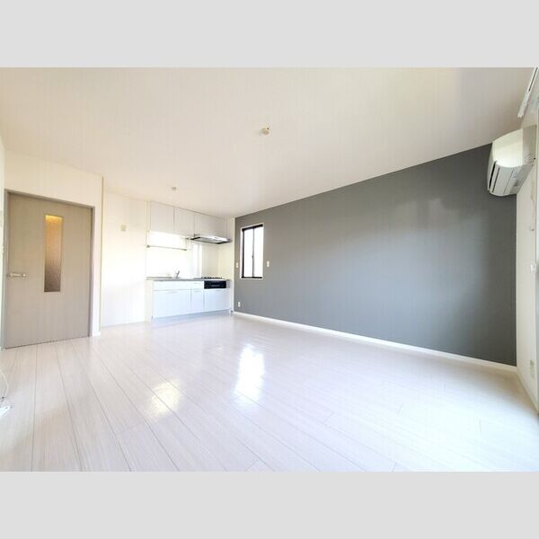 メゾンドール　弐番館 一面アクセントクロス施工でモダンな内装!