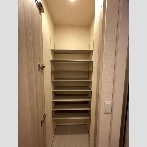 D'Bless湘南台6丁目 玄関収納