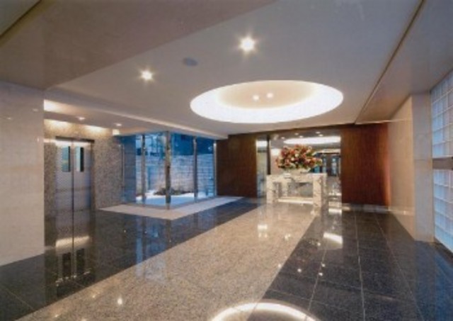 グランド・ガーラ新宿3階 綺麗なエントランス