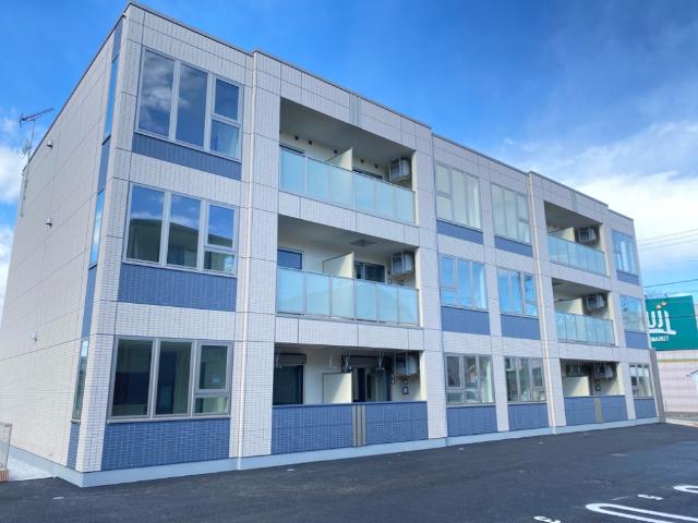 アヴァンサ 外観写真（昼）