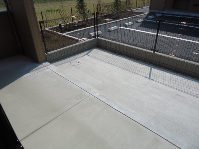 マリーゴールド102号室 専用庭