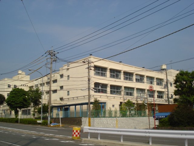 グランドヒルズＡ・Ｂ棟 横浜市立都岡小学校まで517ｍ