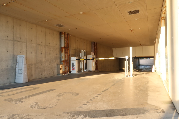 WEEKEND HOUSE ALLEY 駐車場